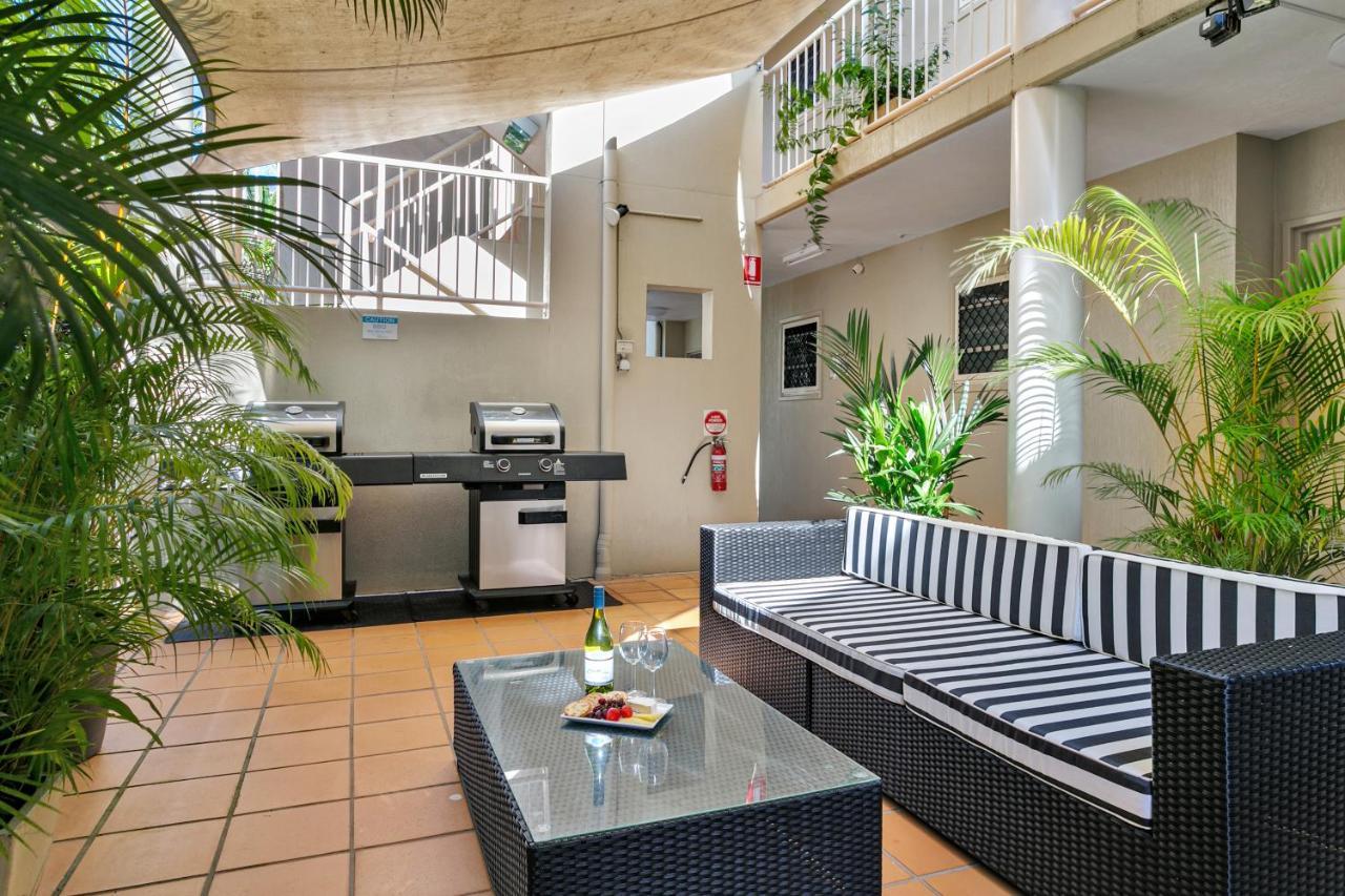 Port Douglas Apartments - Adults Only Oasis Екстериор снимка
