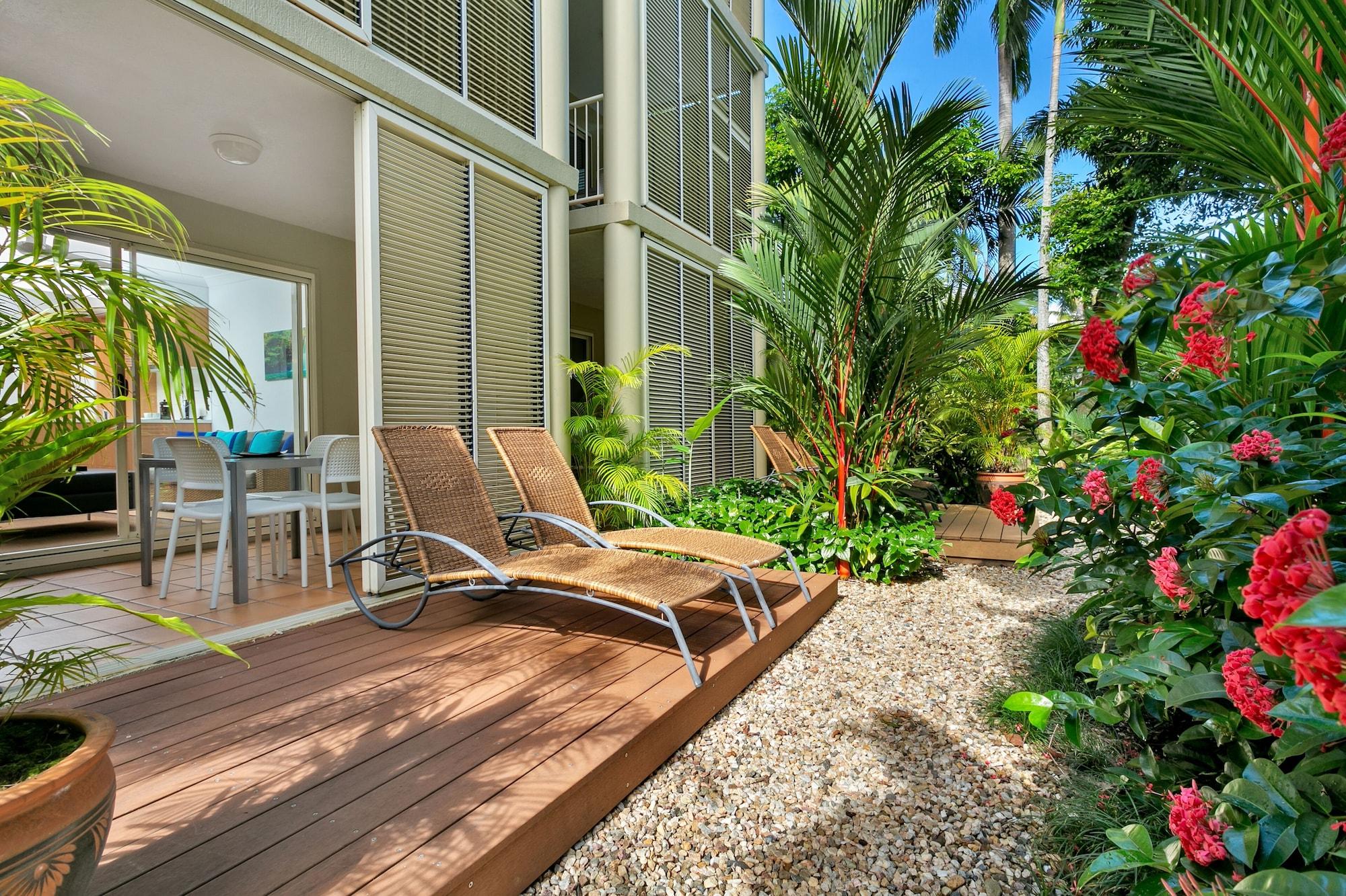 Port Douglas Apartments - Adults Only Oasis Екстериор снимка