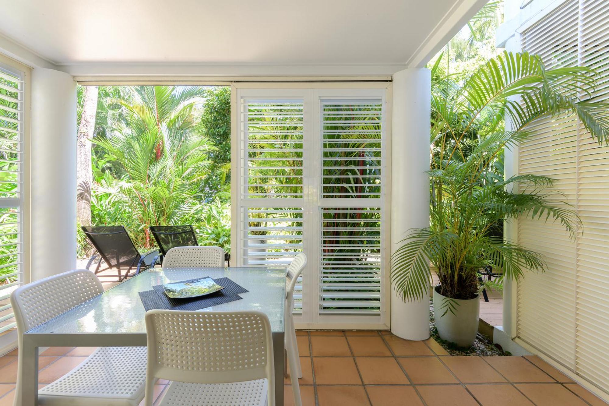 Port Douglas Apartments - Adults Only Oasis Екстериор снимка