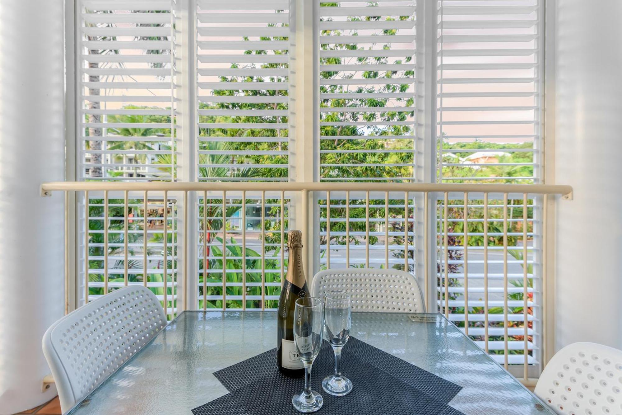 Port Douglas Apartments - Adults Only Oasis Екстериор снимка