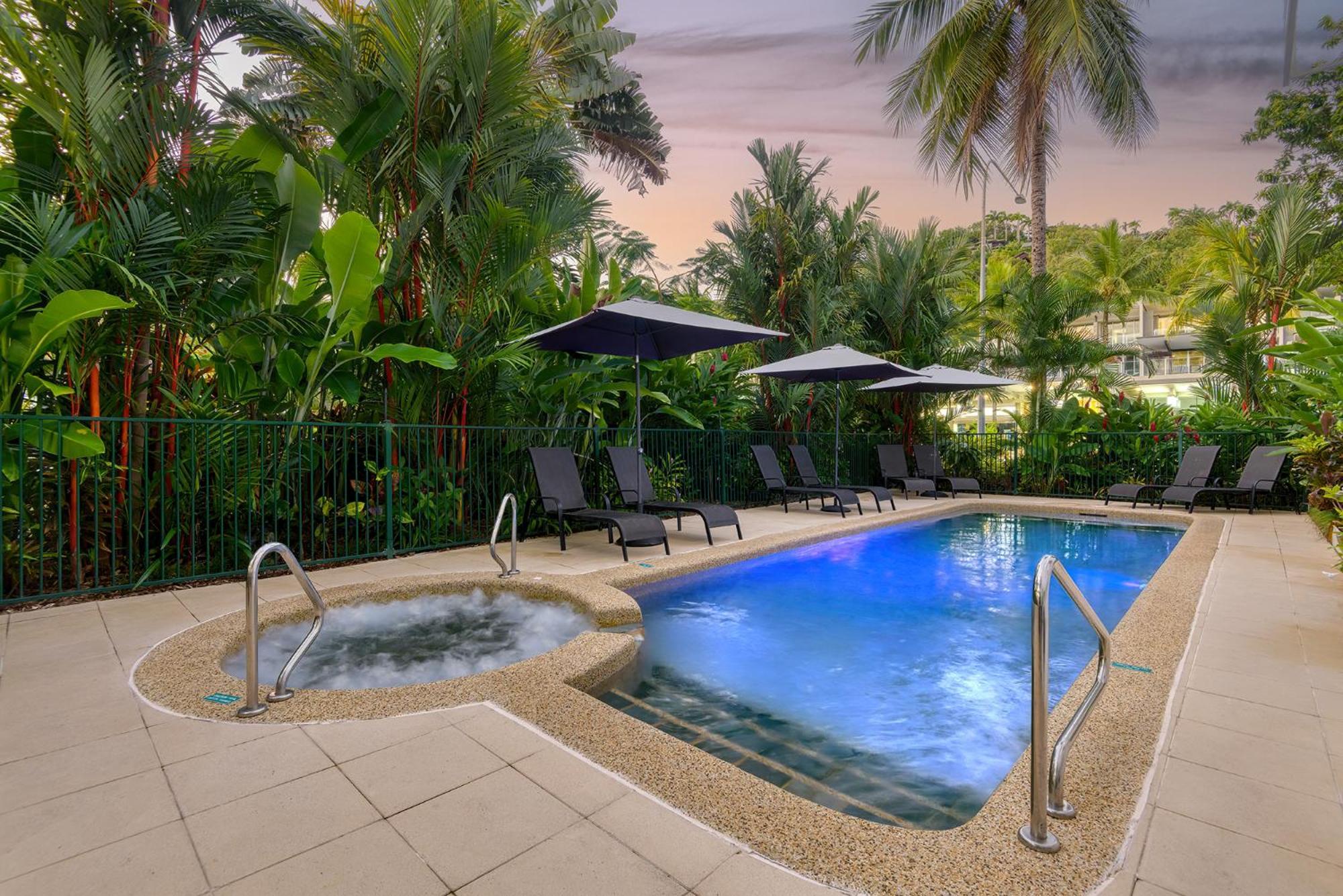 Port Douglas Apartments - Adults Only Oasis Екстериор снимка