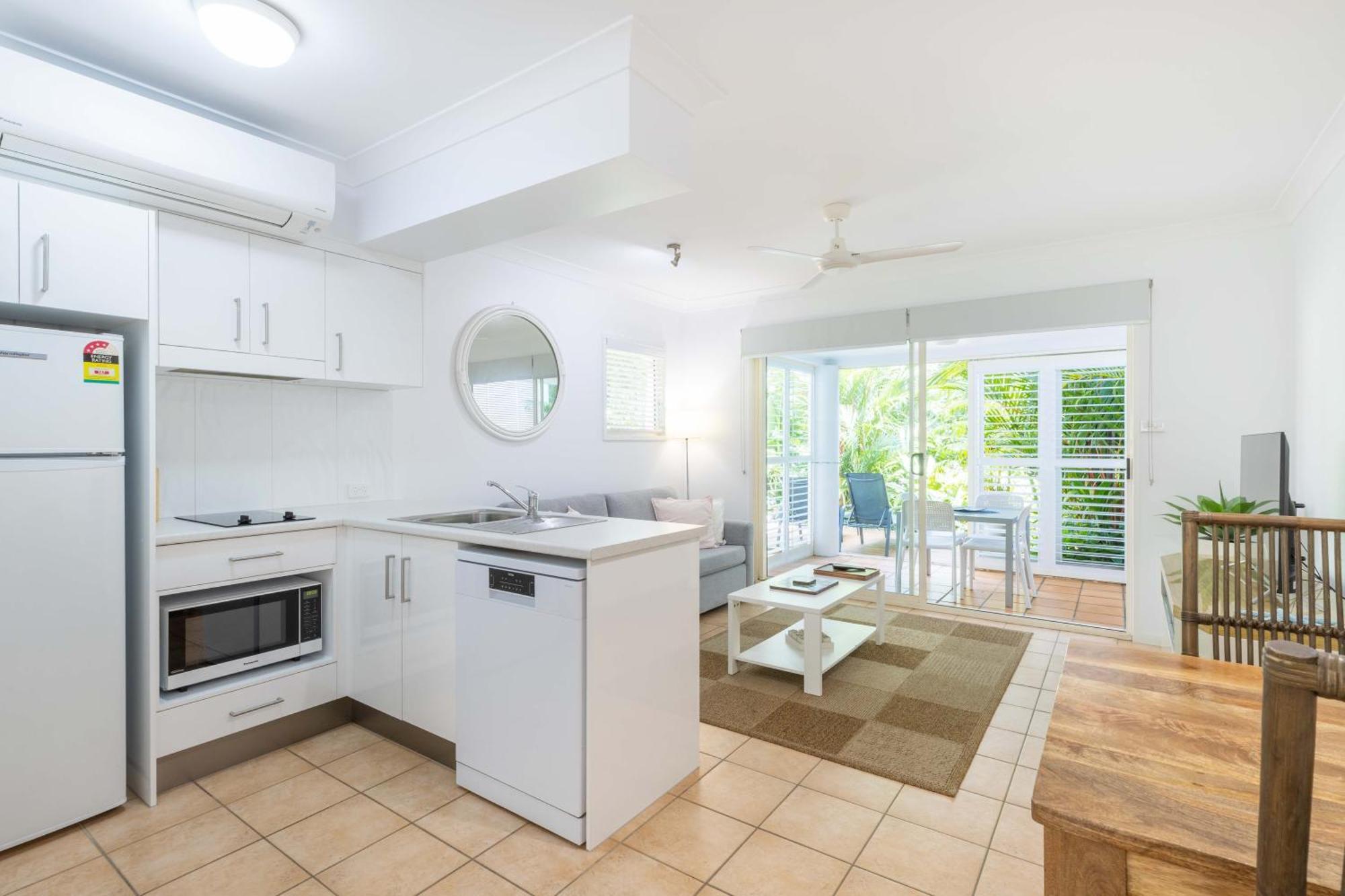 Port Douglas Apartments - Adults Only Oasis Екстериор снимка