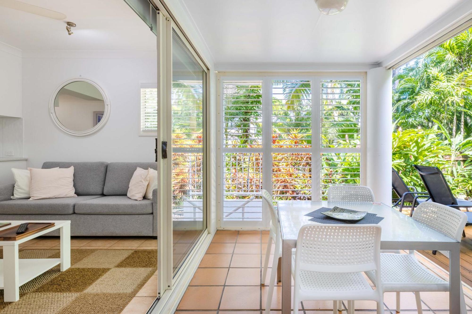 Port Douglas Apartments - Adults Only Oasis Екстериор снимка